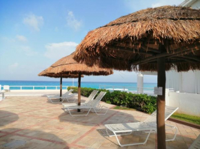 Brisas Beachfront Studios in Hotel Zone